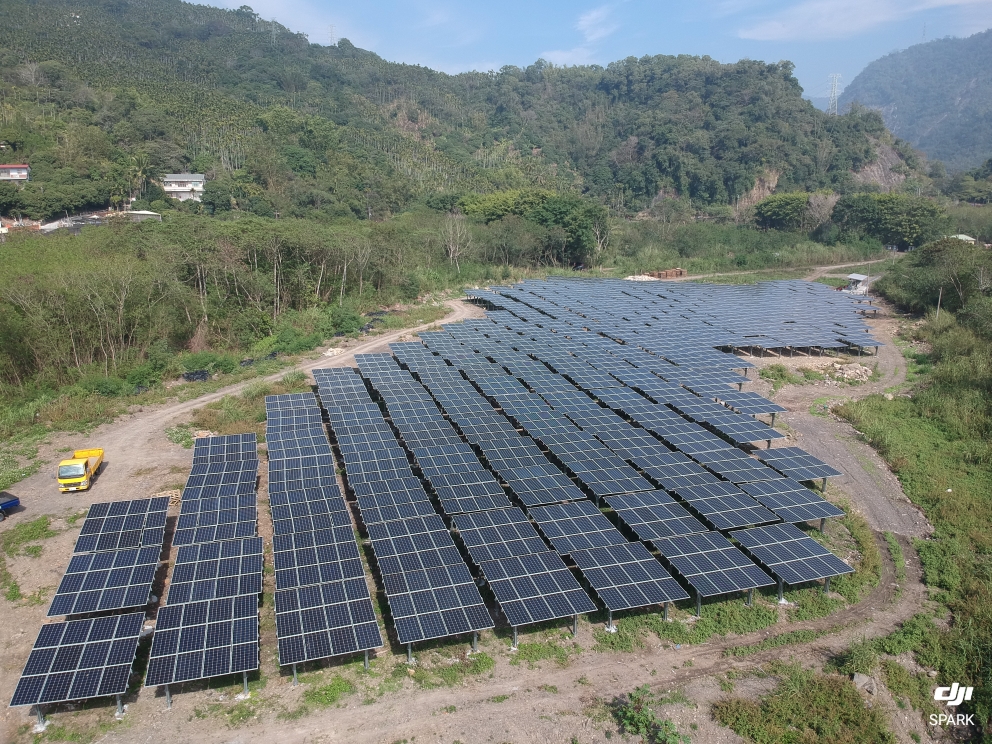 首創全程不開挖工法！台電南投首座光電場，台灣黃牛來助陣