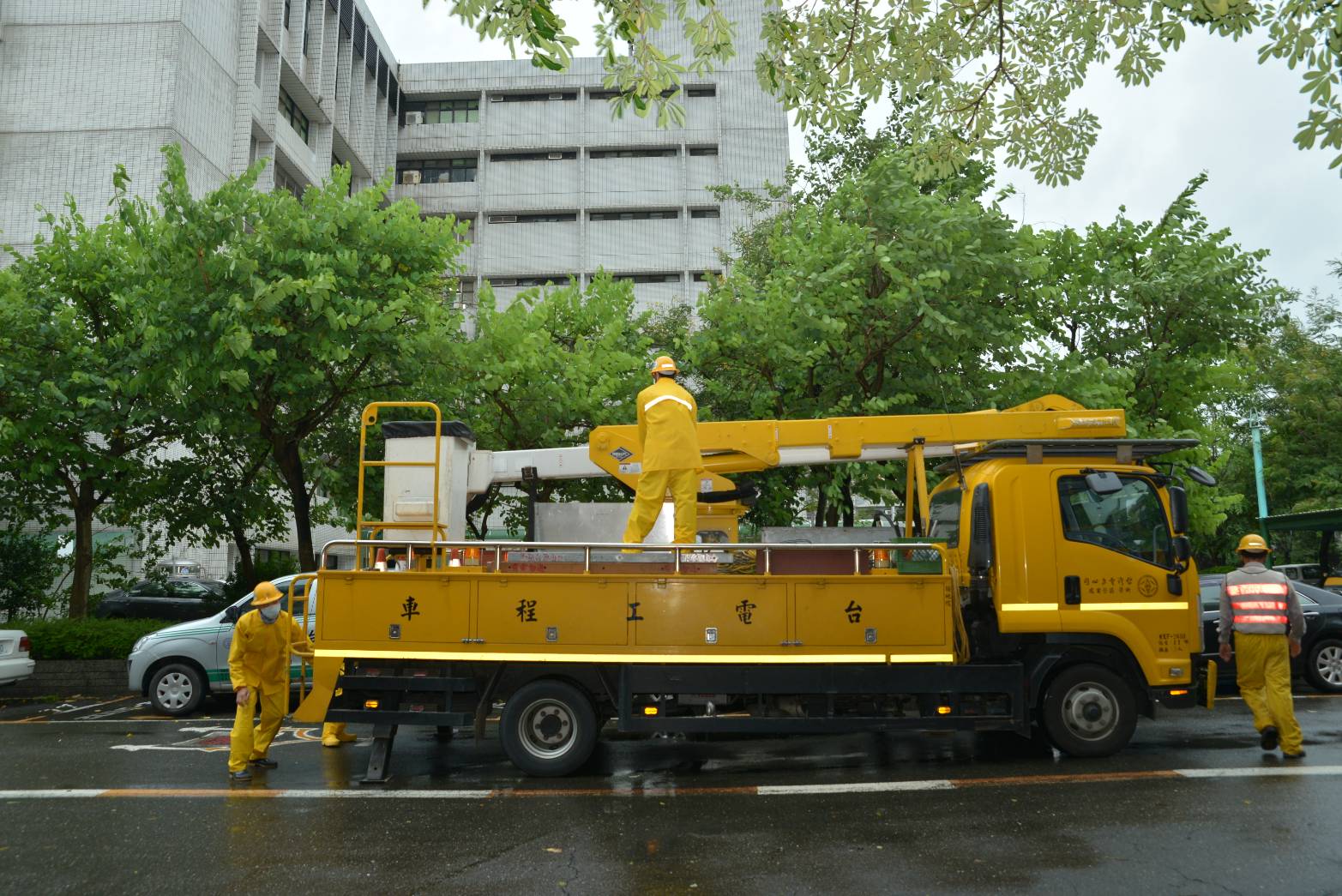 強颱軒嵐諾進逼  台電：加派搶修人力待命  停電請多利用網路通報或查詢