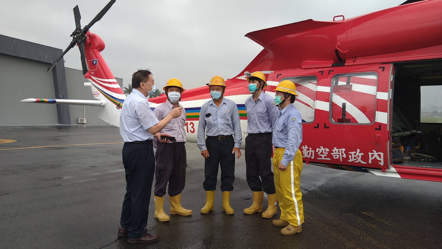 盧碧熱帶低壓襲台 已累計超過9萬戶停電 台電搭黑鷹深入山區搶修